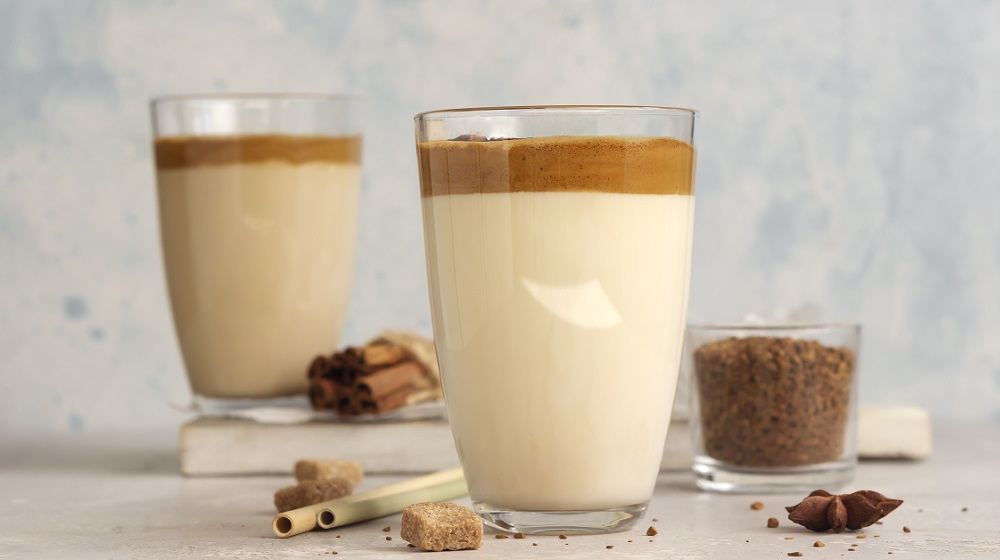 Cukormentes dalgona kávé proteinnel - esti változatban is!